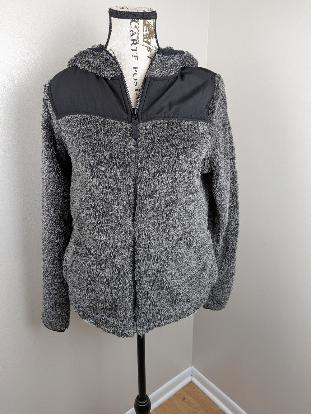 SO Women's Gray Black Plush Hoodie Fleece Jacket Size Small Pockets Teddy